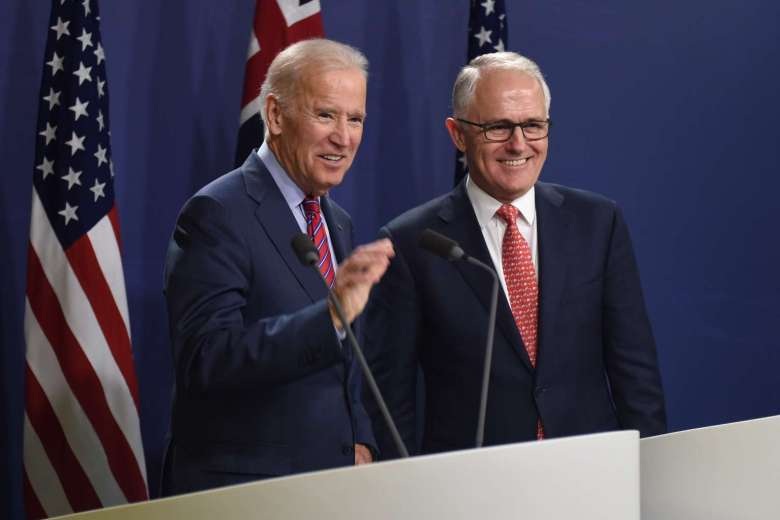 Phó Tổng thống Mỹ Joe Biden (trái) và Thủ tướng Australia Malcolm Turnbull trong cuộc họp tại Sydney (Australia) ngày 19/7 (Ảnh: EPA)
