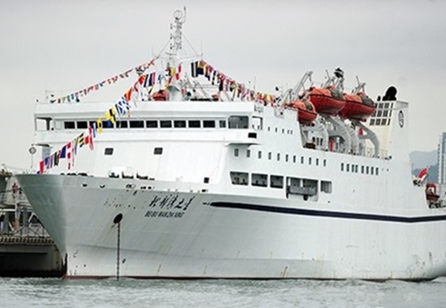 Trung Quốc trắng trợn lập kế hoạch đưa 8 tàu du lịch ra Biển Đông - 1 Một tàu du lịch của Trung Quốc từng du hành trái phép tới quần đảo Hoàng Sa của Việt Nam. (Ảnh: China News)