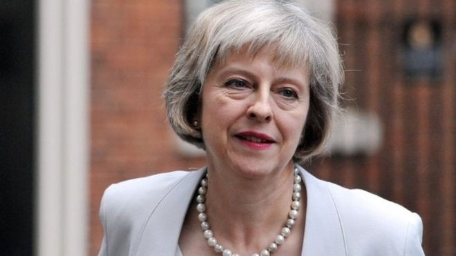 Kiểu tóc yêu thích của những “bóng hồng” quyền lực nhất thế giới - 3 Thủ tướng Anh Theresa May (Ảnh: People)