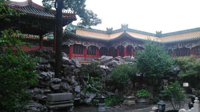 Tử Cấm Thành được xây dựng từ đời nhà Minh theo mô hình kiến trúc truyền thống của Trung Quốc là “bắc cao, nam thấp” để ngăn lũ.