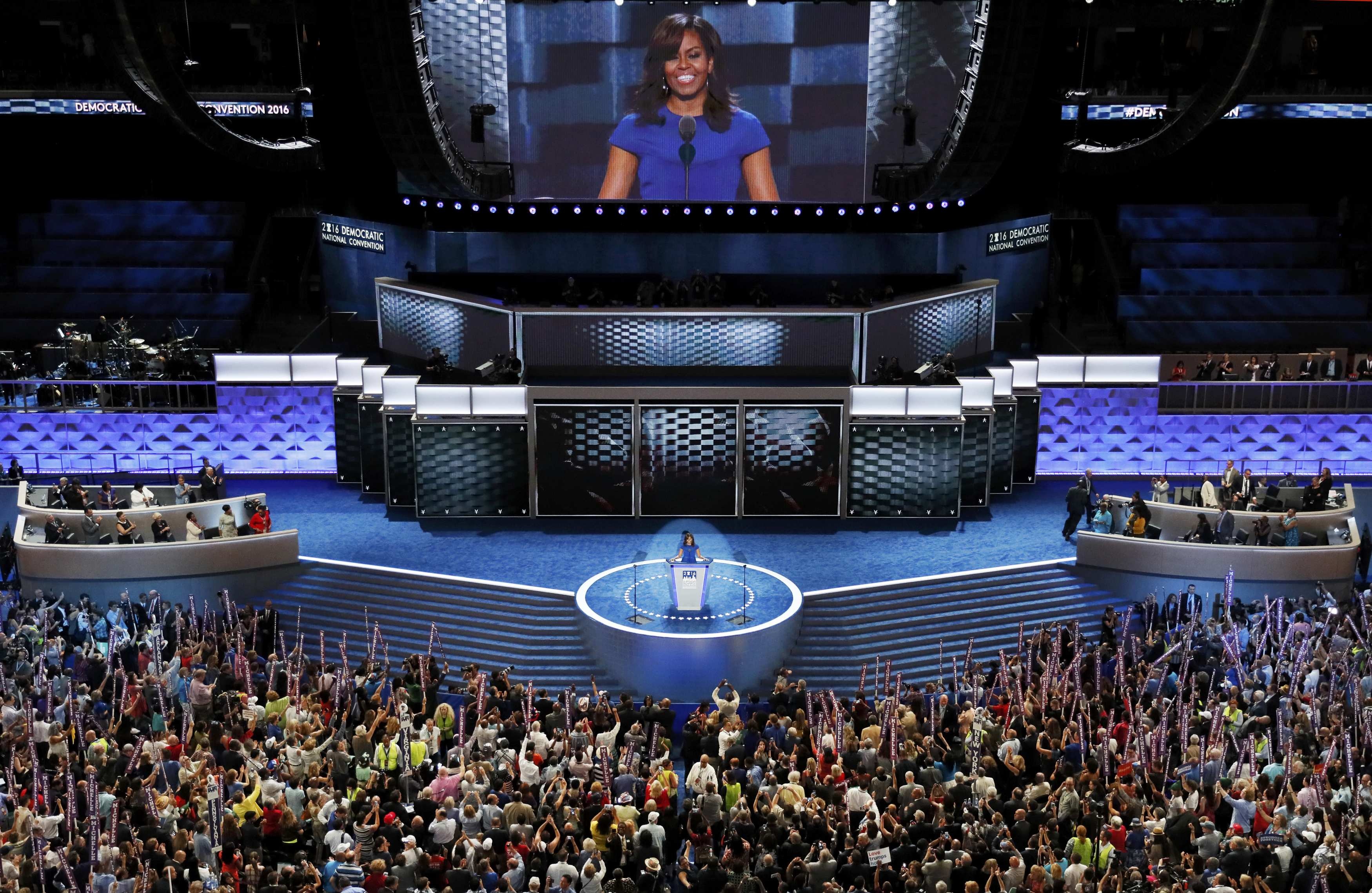 Trong đêm khai mạc đại hội đảng Dân chủ ngày 26/7, Đệ nhất Phu nhân Mỹ Michelle Obama cũng có bài phát biểu xúc động, kêu gọi các thành viên trong đảng đặt niềm tin vào một ứng viên tổng thống “thận trọng và điềm tĩnh” như bà Hillary Clinton.