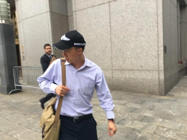 Nhân viên FBI thừa nhận làm gián điệp cho Trung Quốc - 1 Kun Shan Chun xuất hiện tại đường phố New York, Mỹ hôm 1/8 (Ảnh: Reuters)