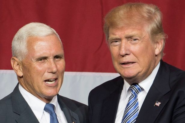 “Phó tướng” nói tỷ phú Trump nghiêm túc khi tố Tổng thống Obama là “người sáng lập” IS - 1 Tỷ phú Donald Trump (phải) và phó tướng Mike Pence (Ảnh: Getty)