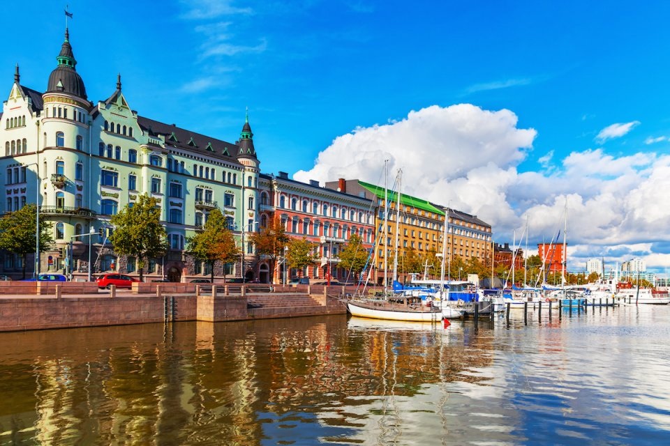 10 thành phố đáng sống nhất thế giới năm 2016 - 9 Helsinki là một trong số ít các thành phố châu Âu lọt vào top 10 trong bảng xếp hạng năm 2016 của EIU. Thành phố này đạt điểm tối đa ở các tiêu chí như chăm sóc sức khỏe và sự ổn định, đồng thời cũng được đánh giá cao về văn hóa và môi trường, cơ sở hạ tầng, giáo dục. (Ảnh: Oleksiy Mark/Shutterstock)