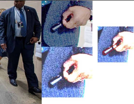 Bức ảnh chụp vệ sĩ của bà Clinton cầm vật bị nghi là ống tiêm tự động (Ảnh: Twitter)