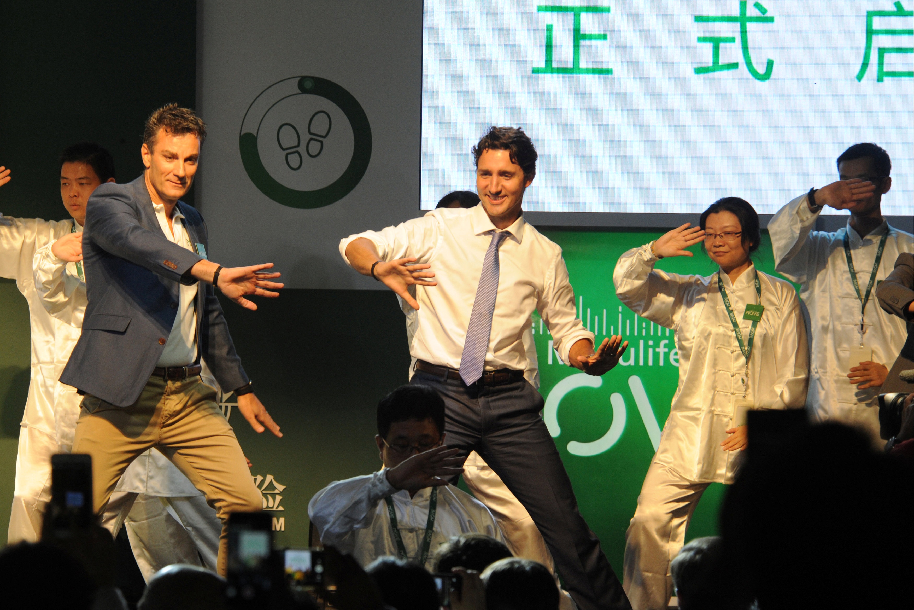 Thủ tướng Canda Trudeau tập Thái cực quyền trong một sự kiện tại Hàng Châu.