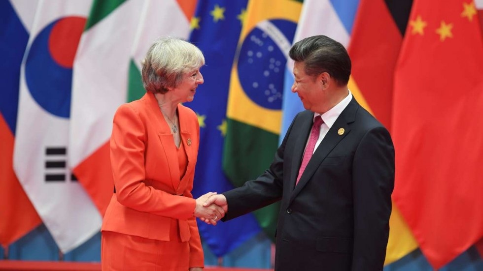Anh cảnh báo phái đoàn G20 về “bẫy tình” của các nữ điệp viên Trung Quốc - 1 Thủ tướng Anh Theresa May (trái) và Chủ tịch Trung Quốc Tập Cận Bình tại hội nghị G20. (Ảnh: SCMP)