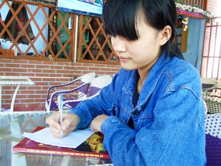 Bức thư tay Kiều Nhi đang viết