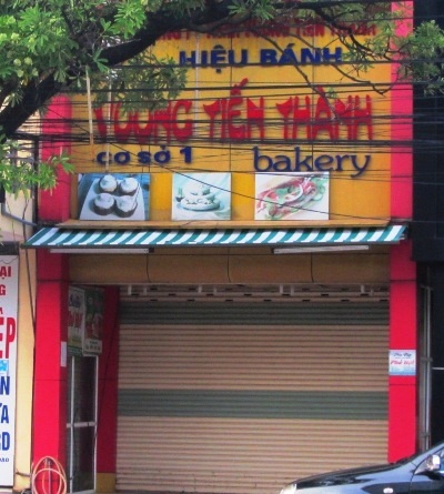 Các cơ quan chức năng đã đóng cửa 3 trong số 5 cơ sở hiệu bánh mỳ Vương Tiến Thành để phục vụ công tác điều tra