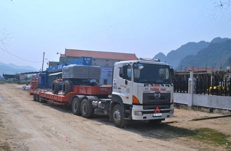 40 chiếc xe tải chở trang thiết bị đoàn phim Hollywood đã tới Quảng Bình - 9