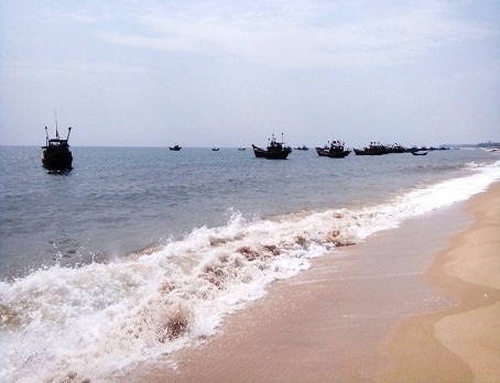 Dải nước màu đỏ từng xuất hiện nhiều lần ở biển Quảng Bình? - 3 Các cơ quan chức năng ở huyện Bố Trạch cũng đã không còn phát hiện tình trạng cá chết bất thường trôi dạt vào bờ biển
