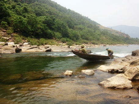 Vẻ đẹp hữu tình nơi dòng sông Long Đại - 2 Vượt từng con thác