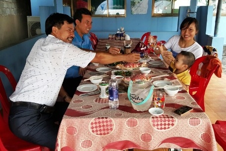 Quảng Bình: Các bãi biển, nhà hàng hải sản đã nhộn nhịp trở lại - 4 Khách hàng đã gọi nhiều hơn các món ăn hải sản khi đến với Quảng Bình