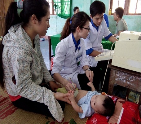 Quảng Bình: Thanh niên tình nguyện khám, chữa bệnh và cấp thuốc miễn phí cho người dân - 1
Lực lượng thanh niên tình nguyện khám và cấp thuốc miễn phí