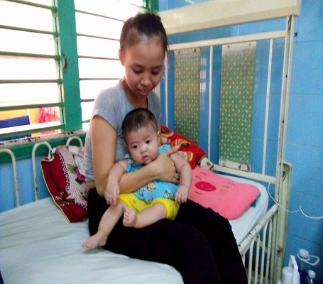 Quảng Bình: Trẻ em và người già nhập viện tăng cao vì nắng nóng - 2 Thời tiết nắng nóng thất thường, vi khuẩn phát triển mạnh trong khi sức đề kháng của trẻ bị giảm nên rất dễ ốm.