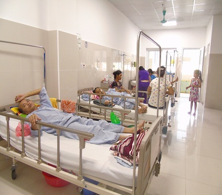 Rất nhiều người già phải nhập viện điều trị trong những ngày nắng nóng vừa qua