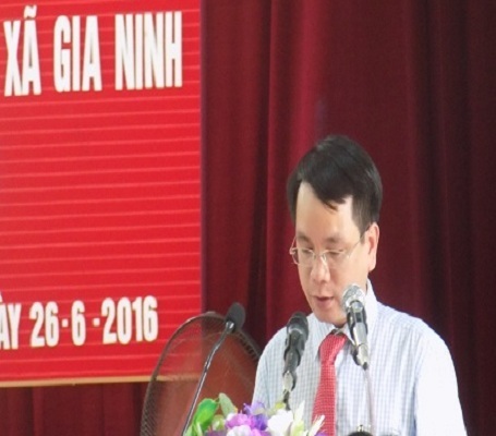 Ông Phan Mạnh Hùng, Tỉnh Ủy viên, bí thư Huyện Ủy Quảng Ninh đọc bản đánh giá tổng quát.