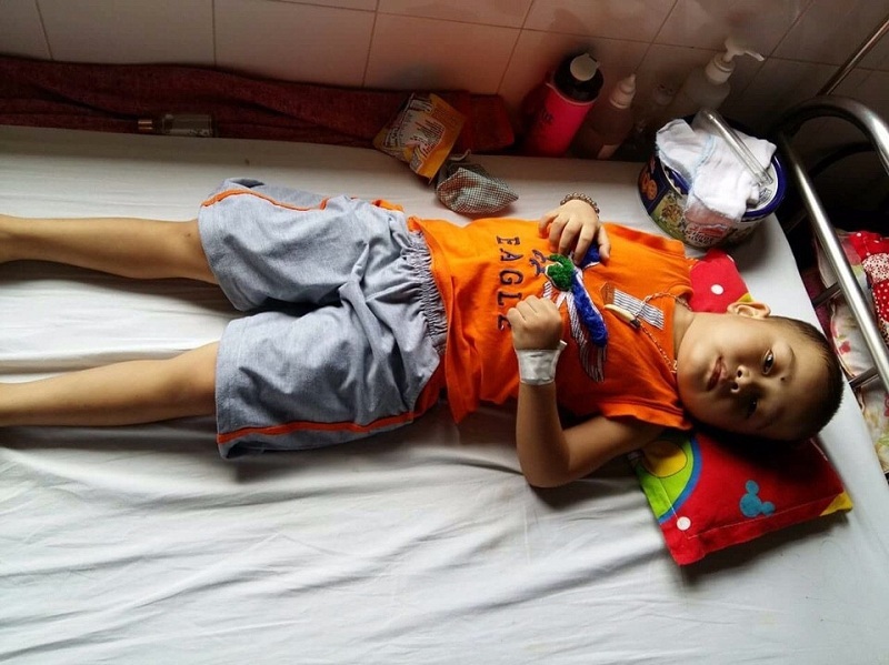 Vợ chồng nghèo đau đớn trước cảnh con thì bị thiểu năng, con bị ung thư máu - 3 Cháu Vinh đang cần lắm những tấm lòng hảo tâm, tổ chức cộng đồng để chống chọi với căn bệnh quái ác