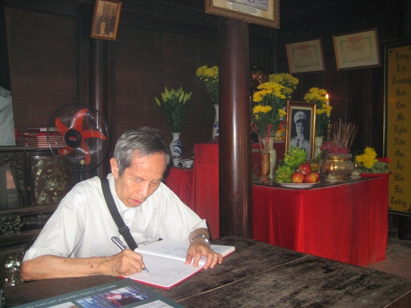 Hàng nghìn lượt người đến viếng mộ Đại tướng Võ Nguyên Giáp - 2 Đại tá Phạm Phú Bằng viết lên dòng cảm xúc khi đến thăm ngôi nhà tuổi thơ Đại tướng Võ Nguyên Giáp ở làng An Xá