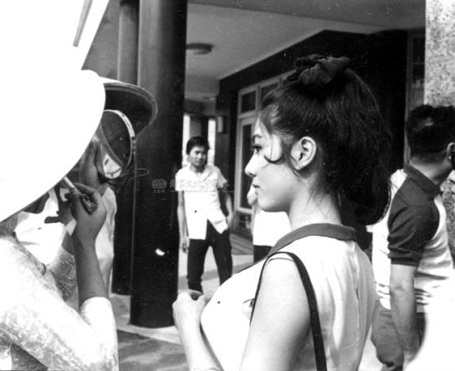 Ngắm nhan sắc “tứ đại mỹ nhân” Sài Gòn những năm thập niên 60-70 - 5 Sau 1975, Thẩm Thúy Hằng ở lại Việt Nam. Cô tiếp tục tham gia những bộ phim điện ảnh Cách mạng như: Như thế là tội ác, Ngọn lửa Krông Jung, Hồ sơ một đám cưới, Đám cưới chạy tang, Cho cả ngày mai, Nơi gặp gỡ của tình yêu...