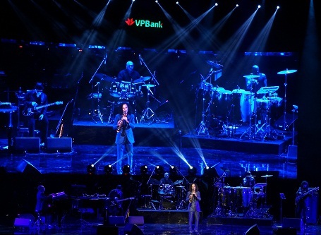 Kenny G đã khiến khán giả không thể… “ngủ gật”! - 2 Kenny G đã khiến khán giả không thể… “ngủ gật”! - 2