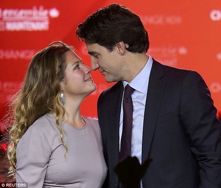 Chính trị gia Justin Trudeau và vợ trong khoảnh khắc chiến thắng, khi ông Justin Trudeau chính thức trở thành tân Thủ tướng Canada.