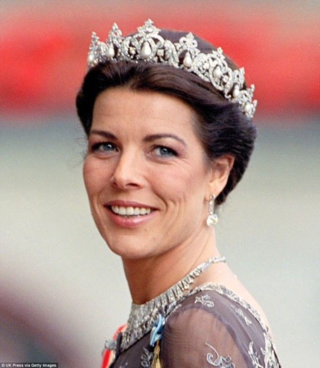 Hoàng gia Monaco: Vương miện Ngọc trai và Kim cương từng được công chúa Charlotte và công chúa Caroline (ảnh) sử dụng.