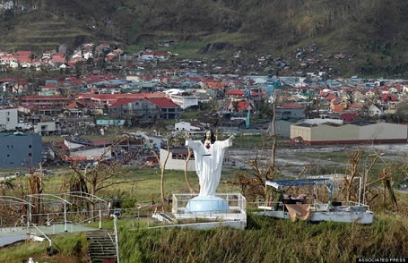 7 công trình trở thành biểu tượng vì “sống sót” qua thảm họa - 6 Tượng Chúa Jesus (Philippines)
