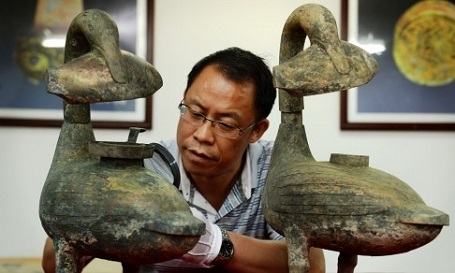 Tìm thấy 2 triệu đồng tiền xu trong mộ cổ 2.000 năm tuổi - 9 Tìm thấy 2 triệu đồng tiền xu trong mộ cổ 2.000 năm tuổi - 9