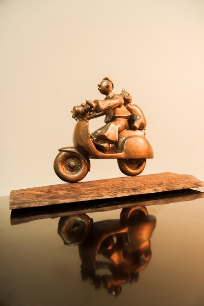 Tác phẩm điêu khắc Mùa thảo quả của Phạm Thái Bình đã được nhà sử học Dương Trung Quốc mua với giá 1.002 USD.