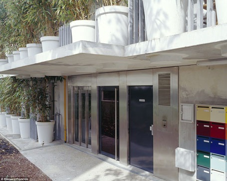 Chung cư xanh mướt màu tre, trúc gây sốt giữa lòng Paris - 5 Kiến trúc sư Edouard François đã lấy cảm hứng từ những căn hộ trong thành phố, dù có ban công nhỏ hẹp, nhưng chủ nhân vẫn cố gắng tận dụng để trồng cây và hoa.