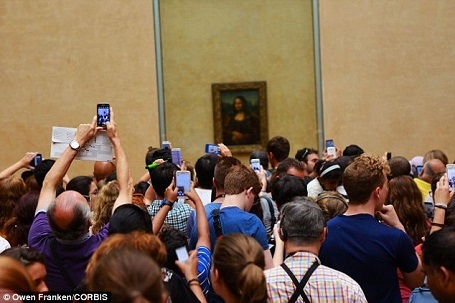 Tìm thấy 3 bức chân dung nằm ẩn trong bức “Nàng Mona Lisa” - 3 Bức “Nàng Mona Lisa” là bức tranh nổi tiếng nhất ở bảo tàng Louvre danh tiếng của Pháp. Riêng bức tranh này đã thu hút hàng ngàn du khách chiêm ngưỡng mỗi năm.