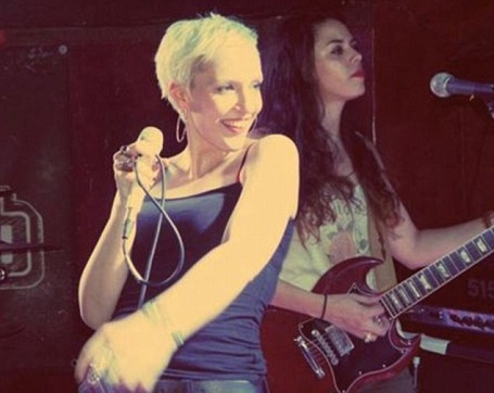 Laura Croix, 31 tuổi, được xem là một điều kỳ diệu sau vụ việc kinh hoàng khi cô vẫn sống sót dù bị trúng 6 phát đạn.