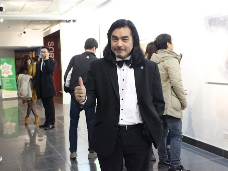 Phạm Hồng Hà cởi mở tâm sự về cuộc sống của anh tại “xứ sở Bạch Dương”, anh đã tạo lập được một xưởng mỹ nghệ tại vùng ngoại ô Mátxcơva, thu hút nhiều thợ Việt Nam và Nga có tay nghề cao, bao gồm cả các lĩnh vực điêu khắc, mộc, vẽ, phục vụ cho các công trình kiến trúc của cả giới doanh nghiệp và xây dựng Việt Nam và Nga.