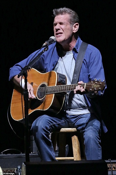 Thành viên huyền thoại của “Hotel California” đã qua đời - 1 Glenn Frey đã qua đời vì nhiều chứng bệnh tuổi già khác nhau, trong đó nặng nhất là bệnh viêm phổi.