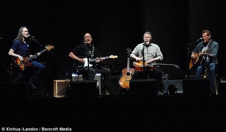 Thành viên huyền thoại của “Hotel California” đã qua đời - 6 Glenn Frey, ngoài cùng bên phải