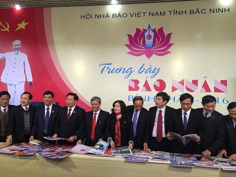 Lãnh đạo tỉnh Bắc Ninh tham gia hội báo xuân.