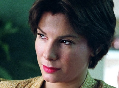 Nữ diễn viên Sandra Bullock vào vai Harper Lee trong phim Infamous (2006)