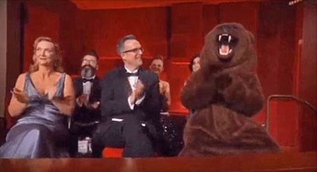 Mạng xã hội “vỡ òa” vì chiến thắng của Leonardo DiCaprio - 12 Chú gấu trong phim “The Revenant” vô cùng hạnh phúc khi người bạn diễn của mình giành giải.
