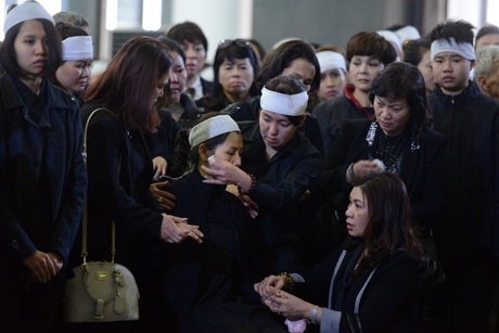 
Nỗi đau quá lớn của vợ con và người thân trước sự ra đi đột ngột của nhạc sĩ, nhà báo Lương Minh
