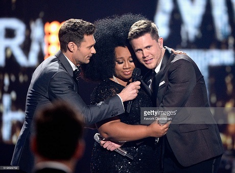 “American Idol” kết thúc một cuộc chơi “đã tàn” - 2 Giây phút chờ đợi kết quả của hai thí sinh trong đêm chung kết 7/4 - Trent Harmon (phải) và LaPorsha Renae (giữa).