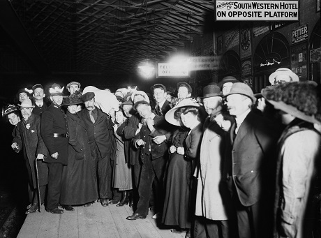 Chuyện gì đã xảy ra sau khi tàu Titanic chìm? - 18 Có rất nhiều thành viên thủy thủ đoàn và hành khách có mặt trên tàu Titanic đến từ thành phố cảng Southampton, vì vậy, từng tin tức xung quanh vụ chìm tàu khiến người dân Southampton rất quan tâm.