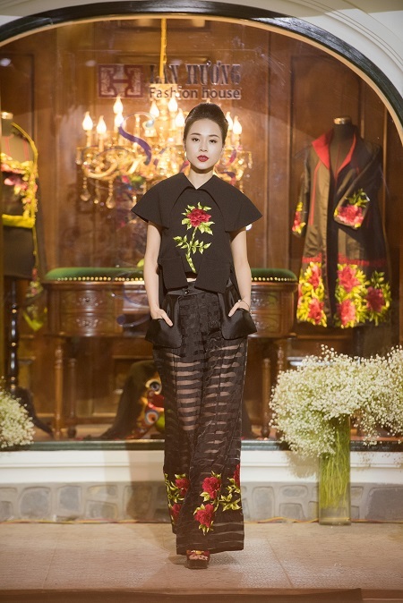 NTK Lan Hương hạnh phúc với “ngôi nhà trong mơ” - 10
...mà những trang phục phá cách dạo phố made by Lan Hương cũng đã được giới thiệu tới công chúng