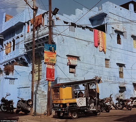 Vẻ đẹp của thành phố màu xanh nổi tiếng thế giới - 6 Thành phố Jodhpur vốn rất thu hút các nhiếp ảnh gia bởi nơi đây chứa đựng một vẻ đẹp cổ kính xen lẫn hiện đại tạo nên sự đối chọi trong các khuôn hình.