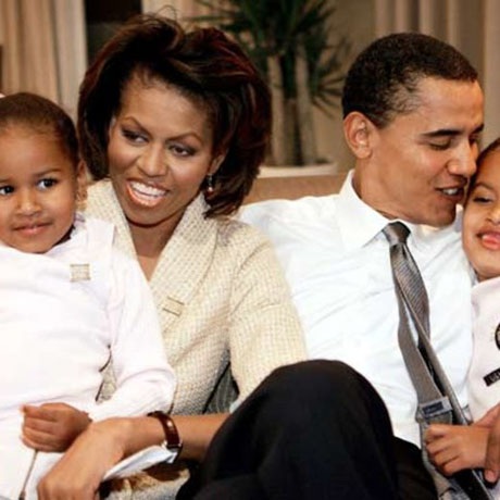 Ông Obama - vị Tổng thống khiến người Mỹ “lấy lại niềm tin” vào tình yêu - 9 Bức ảnh chụp năm 2004, ngay từ khi bước chân vào đời sống gia đình, ông Obama đã luôn đặt ưu tiên cho gia đình.