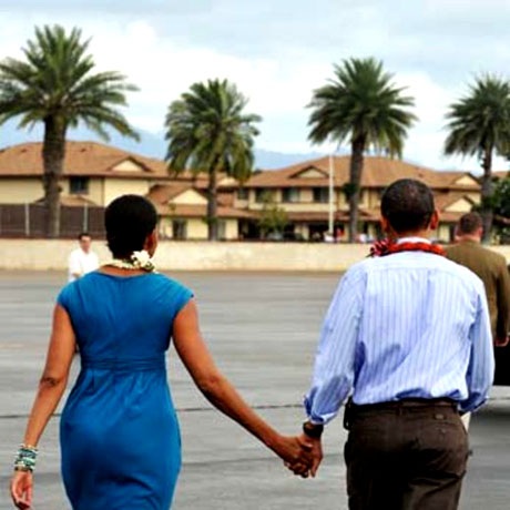 Ông Obama - vị Tổng thống khiến người Mỹ “lấy lại niềm tin” vào tình yêu - 14 Bức ảnh được chụp trong một kỳ nghỉ hè của gia đình Tổng thống ở Hawaii.