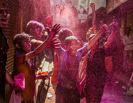 Những khoảnh khắc tuổi thơ nhiệm màu - 11 Lễ hội sắc màu Holi (Ảnh: Sudharsan Ravikumar)