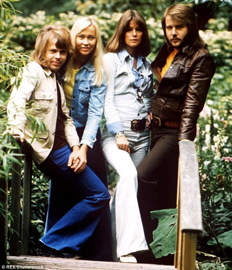 ABBA trong một bức ảnh chụp năm 1975. Đây là một trong những ban nhạc nổi tiếng và thành công nhất mọi thời đại.