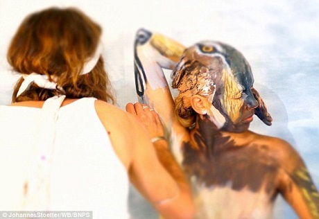 “Đã mắt” với body-painting giải nhiệt ngày hè - 3 Đây là tác phẩm thực hiện mất nhiều thời gian và có độ khó lớn nhất trong các tác phẩm mà Johannes Stoetter từng thực hiện.