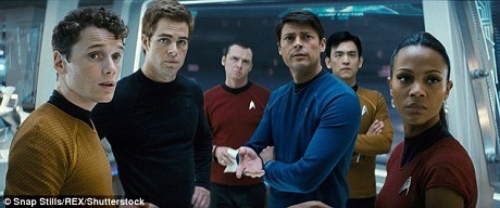 Nam diễn viên “Star Trek” chết trẻ vì tai nạn thương tâm - 7 Anton Yelchin (trái) xuất hiện bên cạnh các bạn diễn trong “Star Trek” (2009).